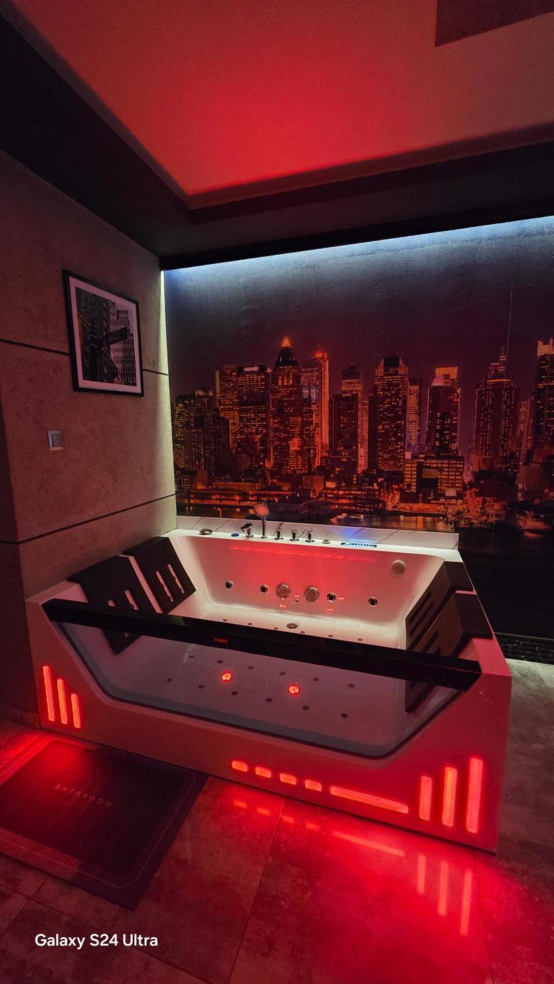 Apartament Manhattan Ełk Buitenkant foto